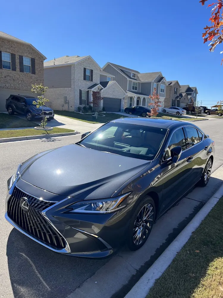 Gray Lexus ES photographed by Peng-Jen Chen in their Google review
